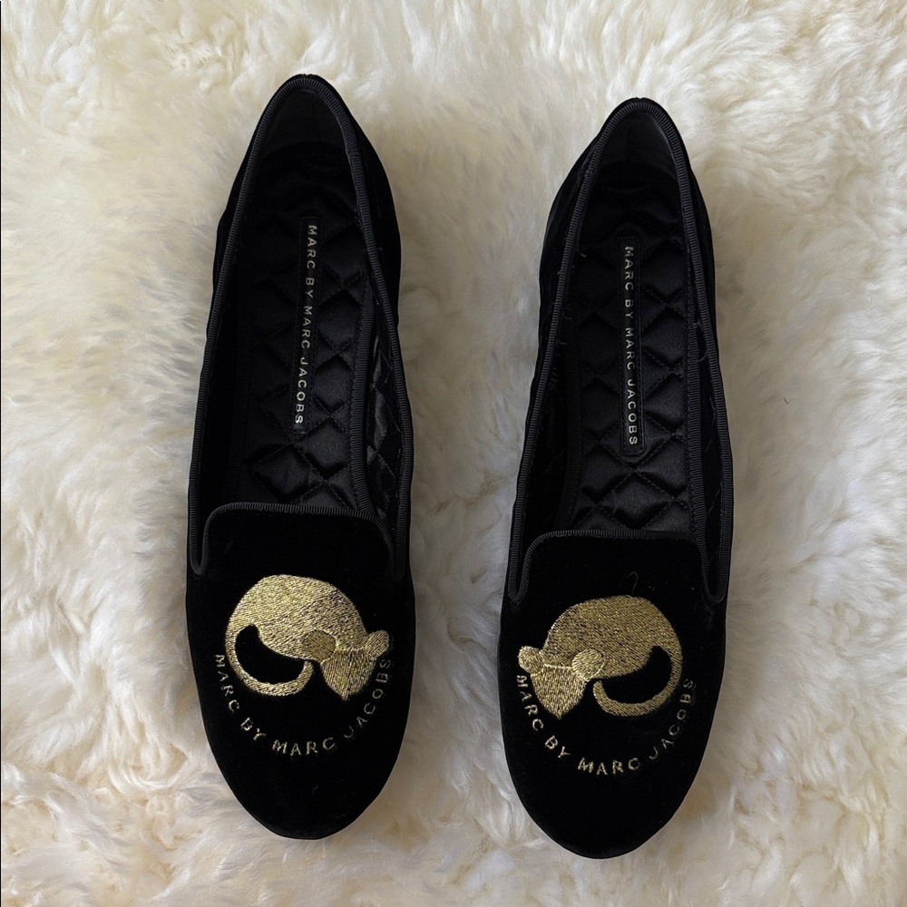 New Marc by Marc Jacobs Black Velvet Loafers with Gold Accents size 9